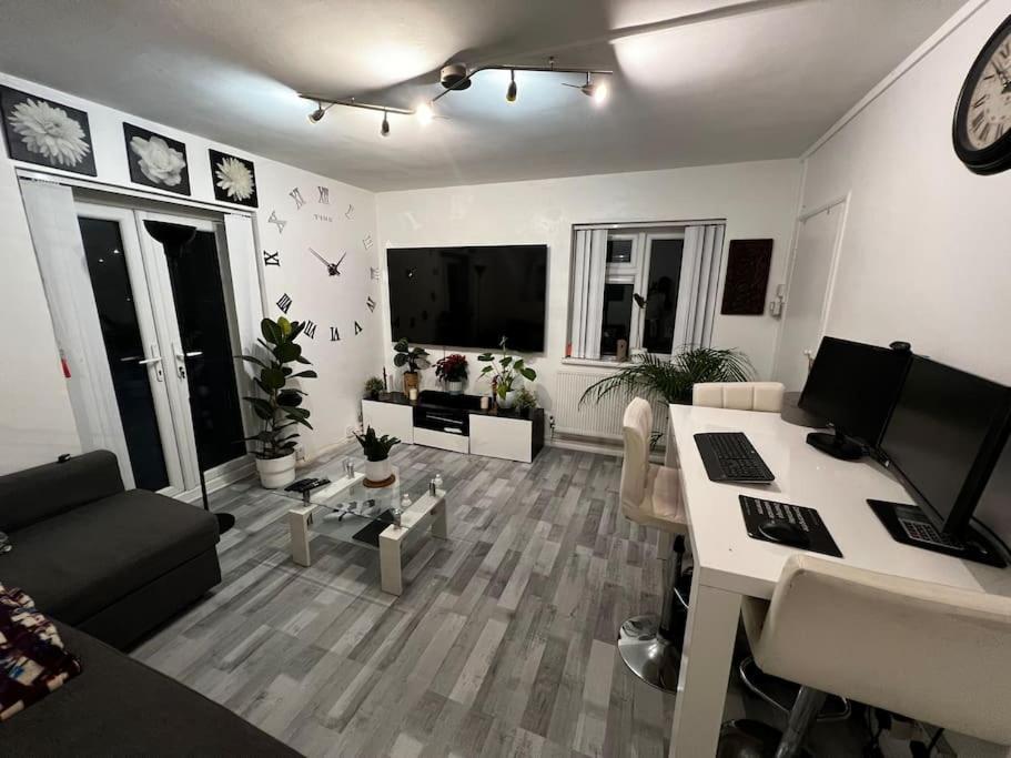 1-Bed Flat With Fast Wi-Fi In Prime Location 15Mins From Central Londres Exterior foto